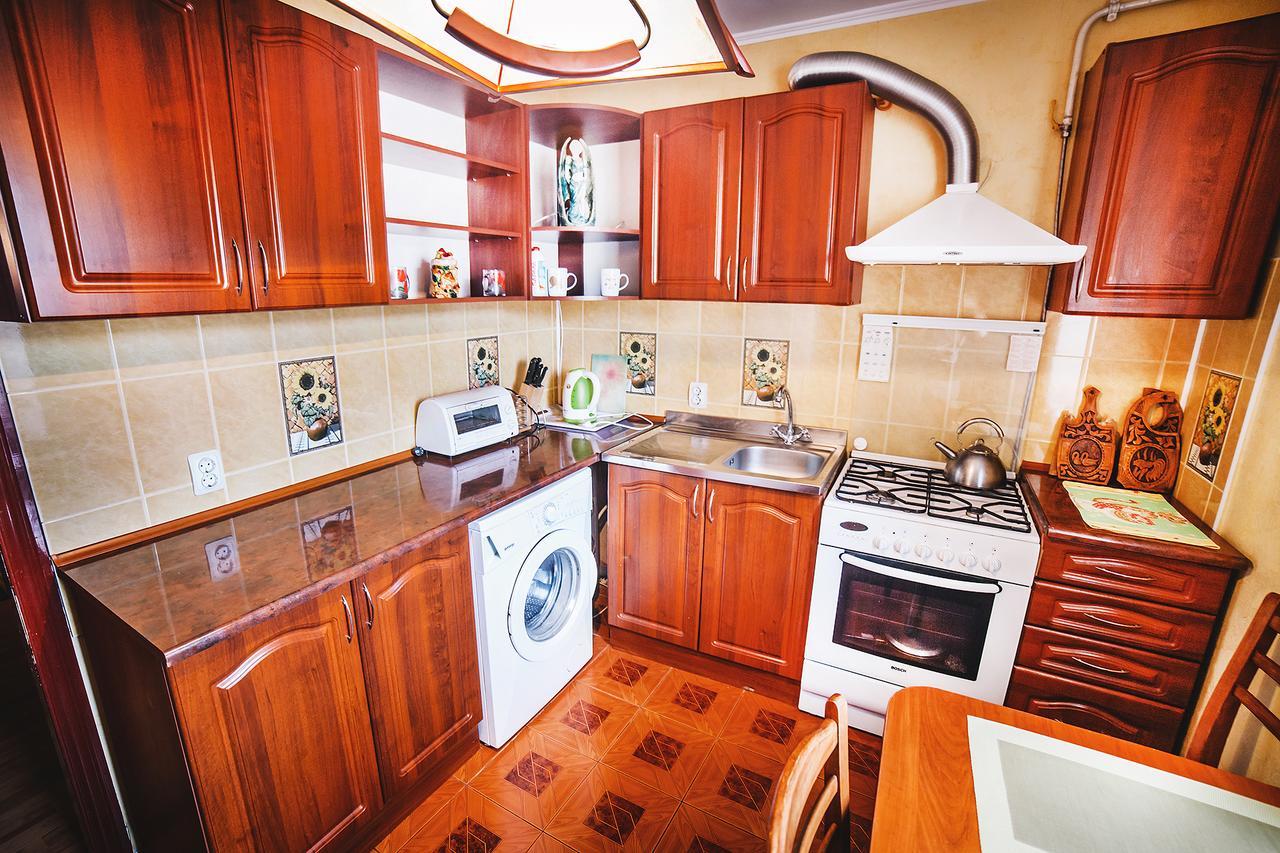 2-Bedroom On Mykolaychuka Street Vinnytsia Bagian luar foto