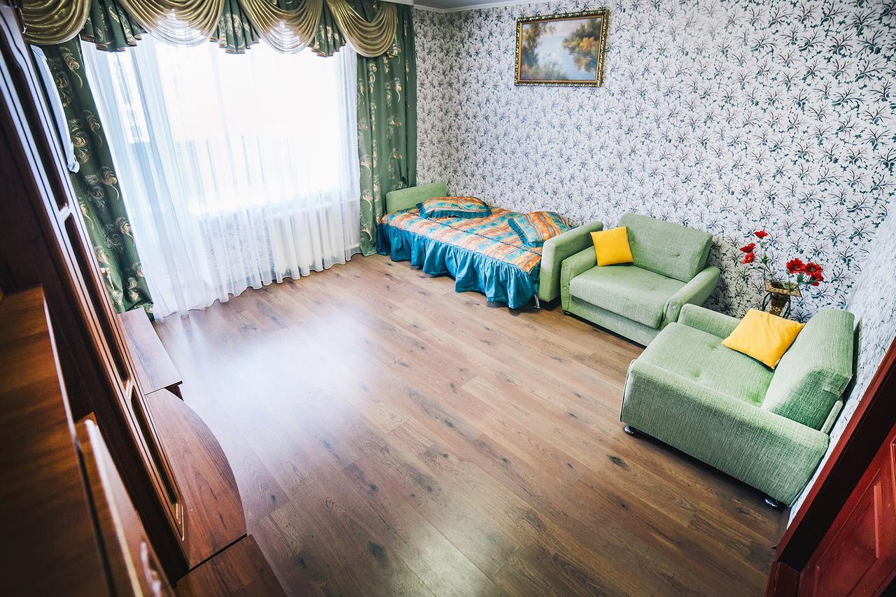 2-Bedroom On Mykolaychuka Street Vinnytsia Bagian luar foto
