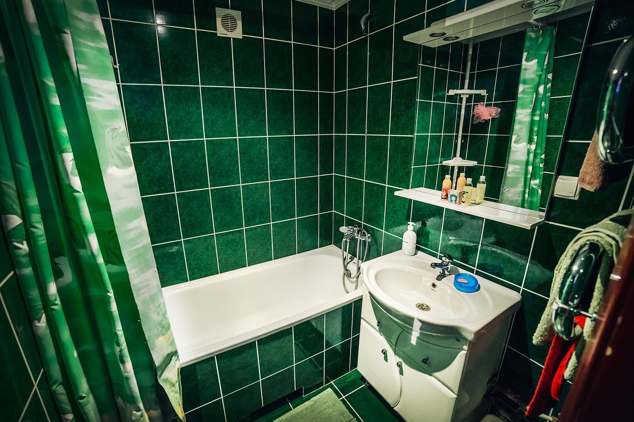 2-Bedroom On Mykolaychuka Street Vinnytsia Bagian luar foto