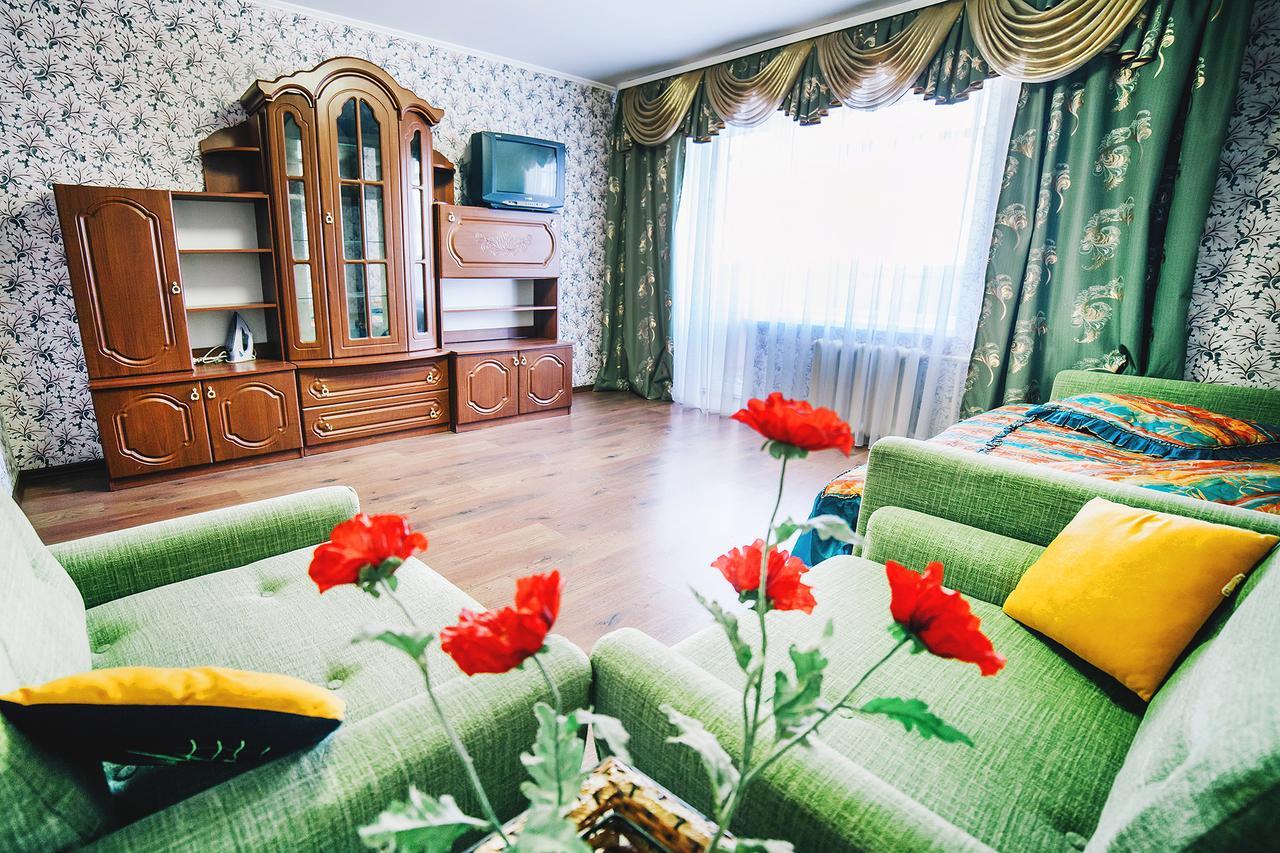 2-Bedroom On Mykolaychuka Street Vinnytsia Bagian luar foto
