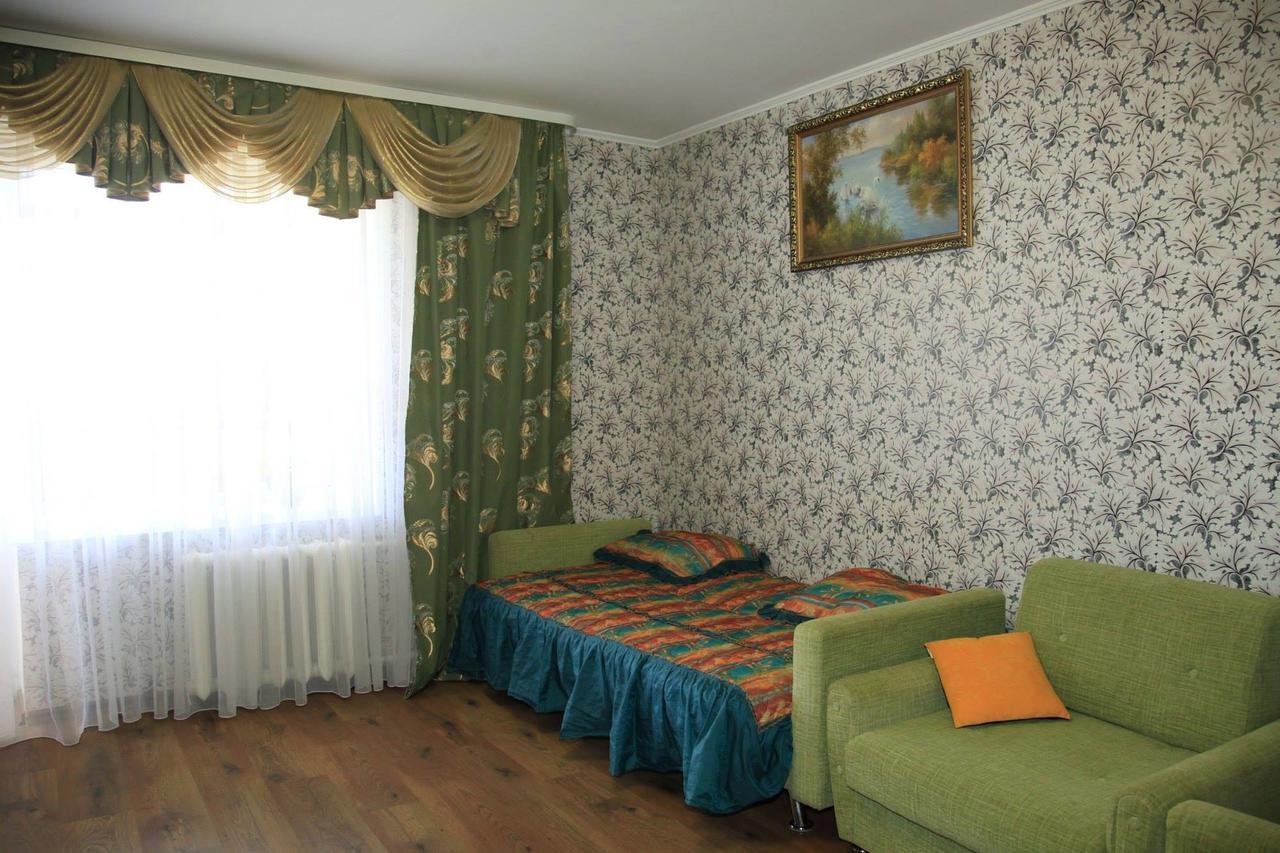 2-Bedroom On Mykolaychuka Street Vinnytsia Bagian luar foto