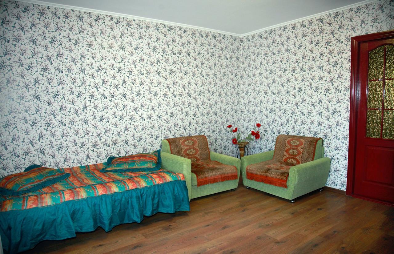 2-Bedroom On Mykolaychuka Street Vinnytsia Bagian luar foto