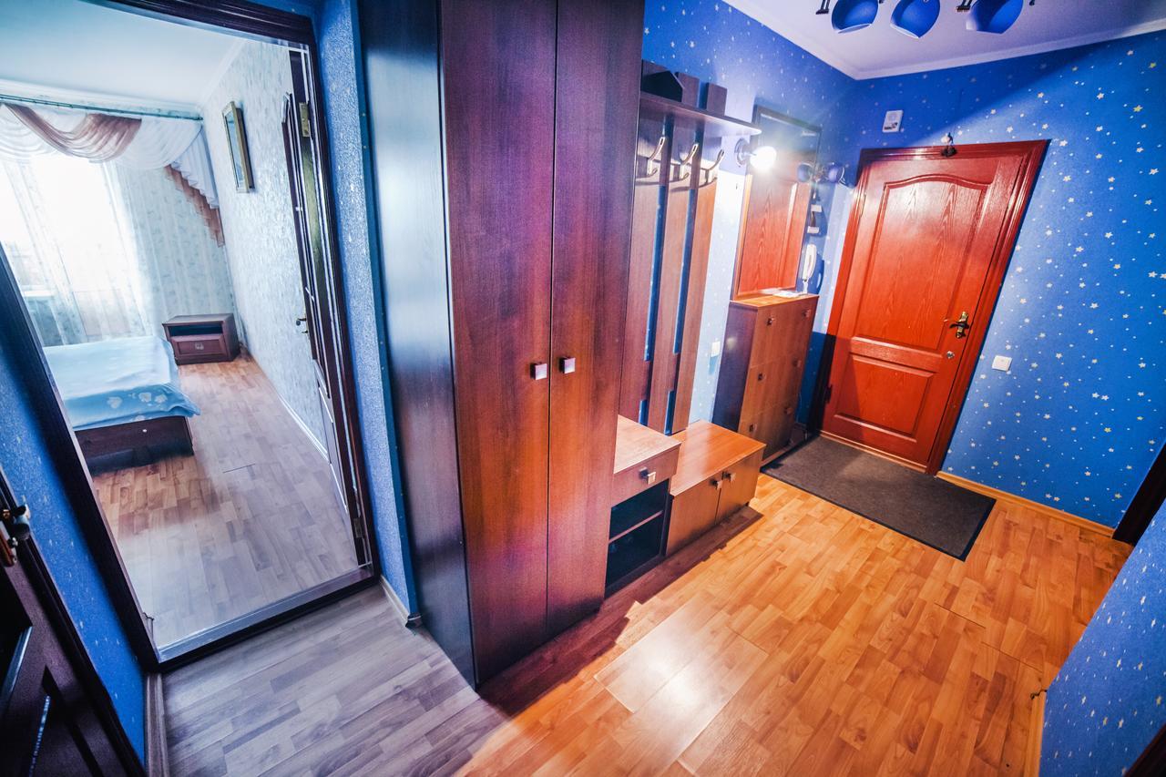 2-Bedroom On Mykolaychuka Street Vinnytsia Bagian luar foto
