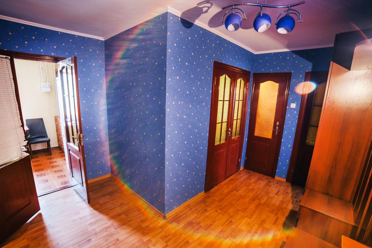2-Bedroom On Mykolaychuka Street Vinnytsia Bagian luar foto