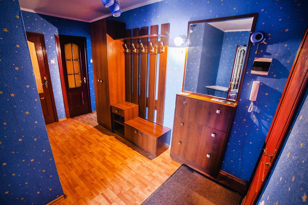 2-Bedroom On Mykolaychuka Street Vinnytsia Bagian luar foto